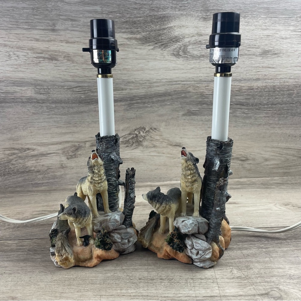 Rustic Scene Howling Wolf Table Lamps Pair Of Lamps Pair Of Wolves Decor 12”
